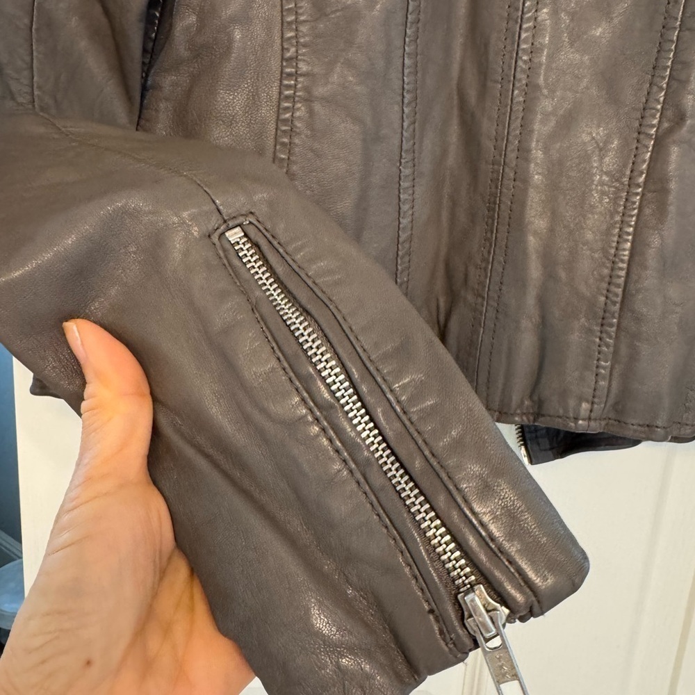 Women's Biker 💯% Leather Jacket - Picture 3 of 8